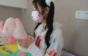 狂虐双马尾白丝小萝莉 悬吊昏迷失禁 这尿流得真的爱了 抽打腹部 TK白丝美足 电击虐